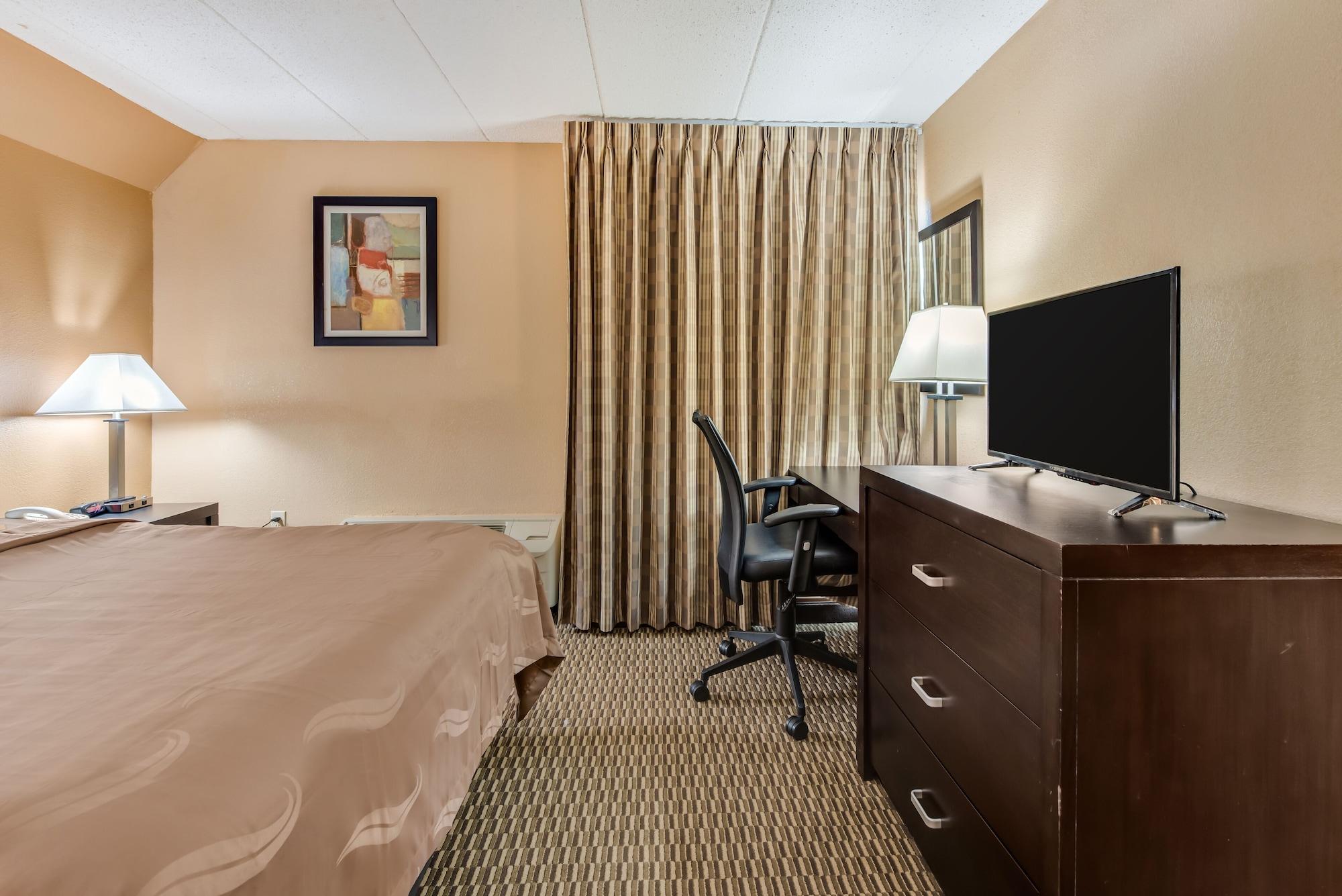 Quality Inn & Suites Cincinnati Exterior photo