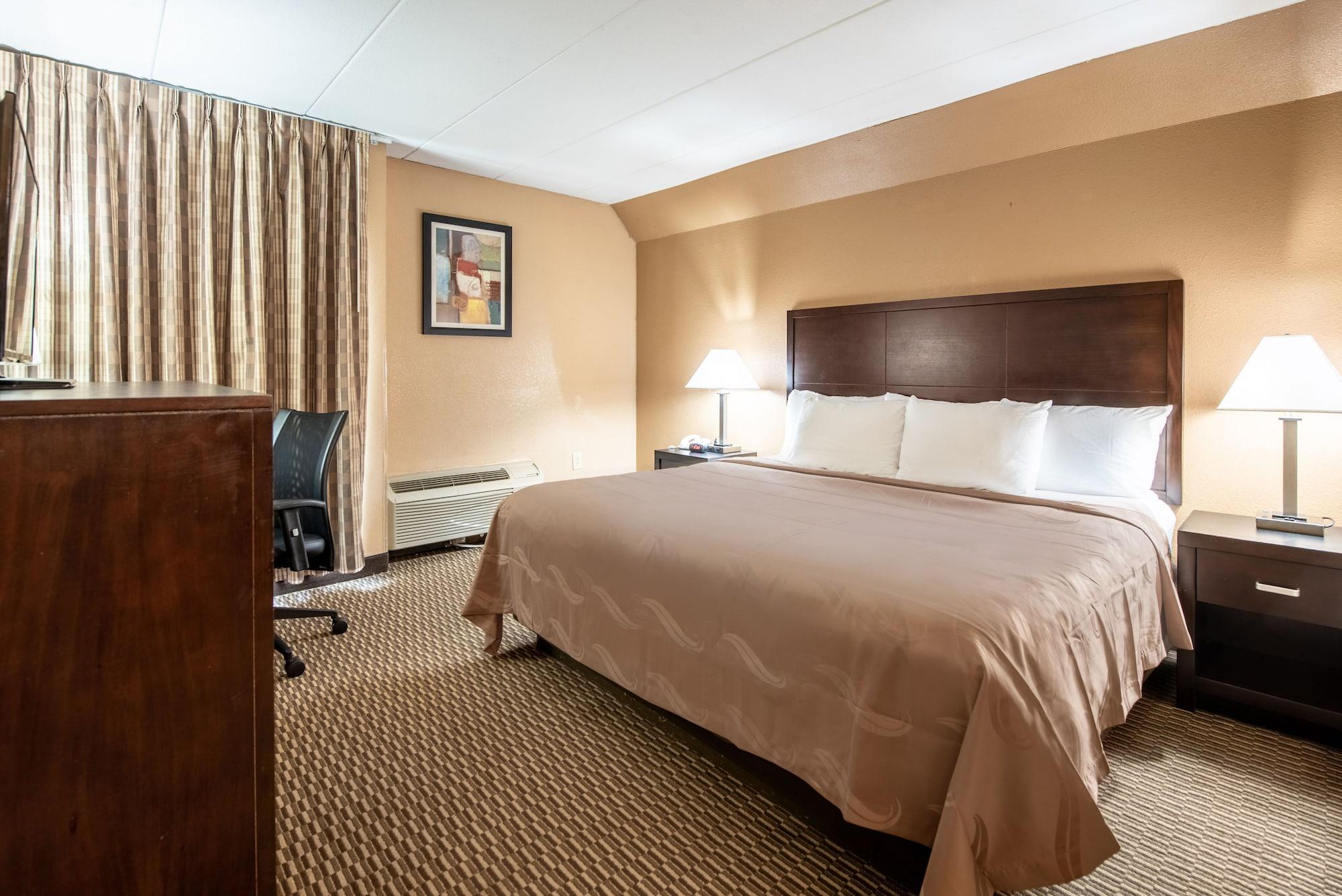 Quality Inn & Suites Cincinnati Exterior photo