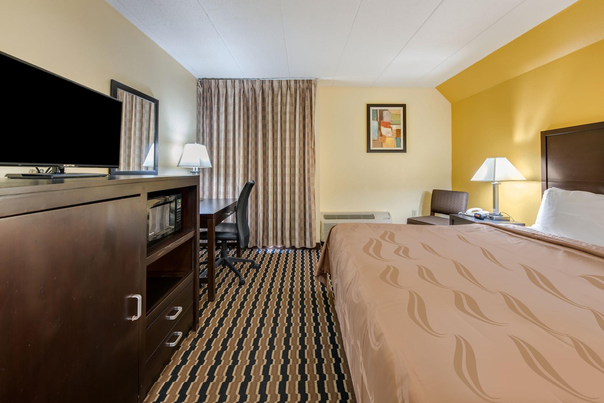 Quality Inn & Suites Cincinnati Exterior photo