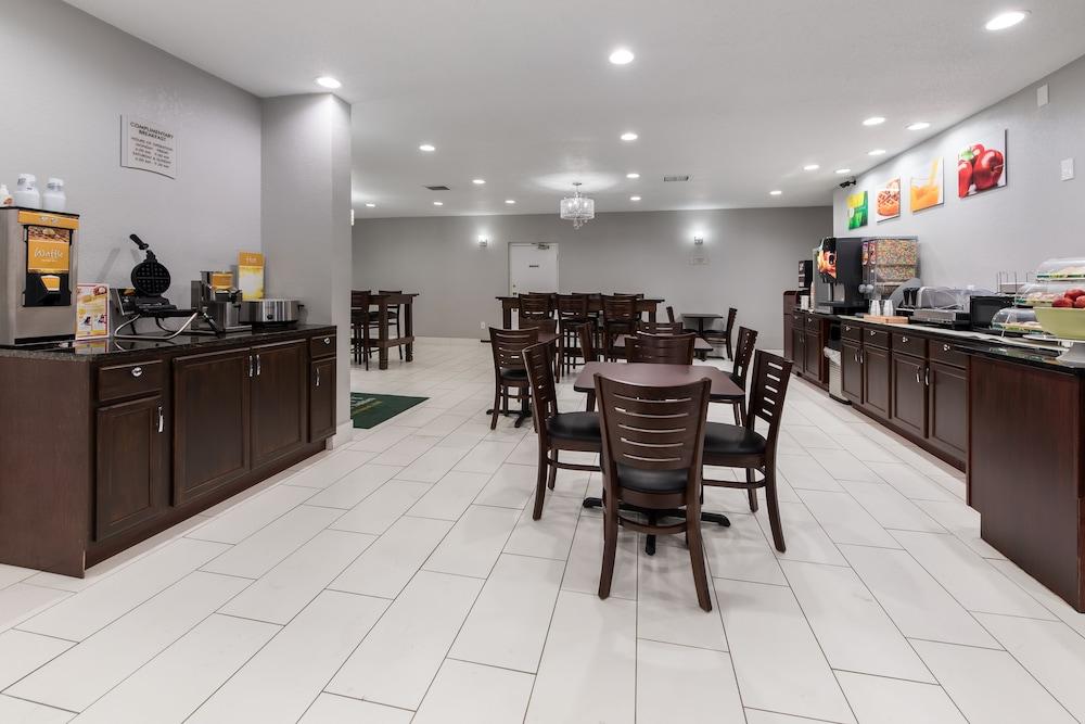Quality Inn & Suites Cincinnati Exterior photo