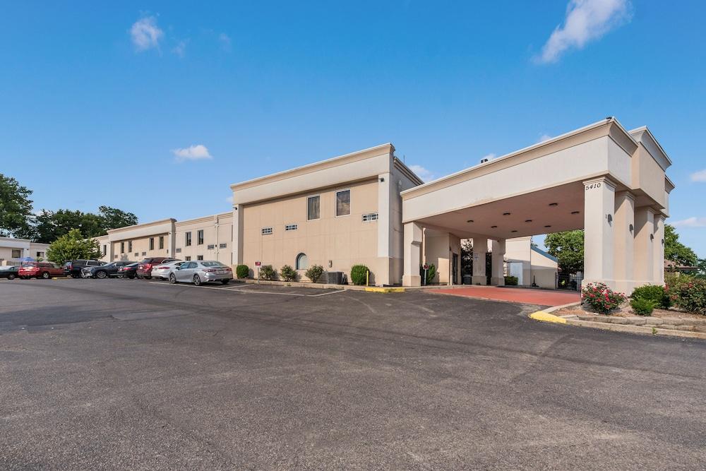 Quality Inn & Suites Cincinnati Exterior photo