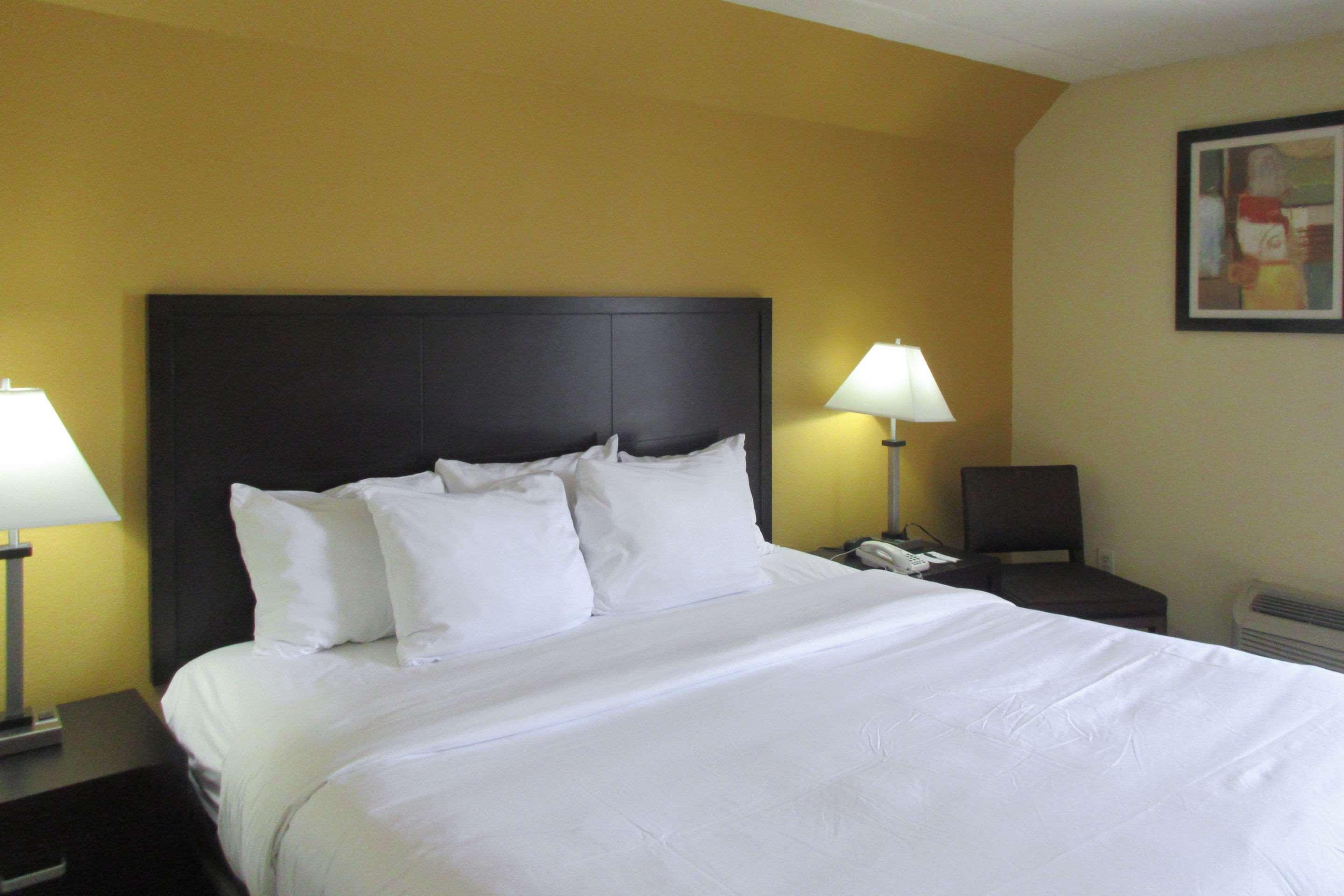 Quality Inn & Suites Cincinnati Exterior photo